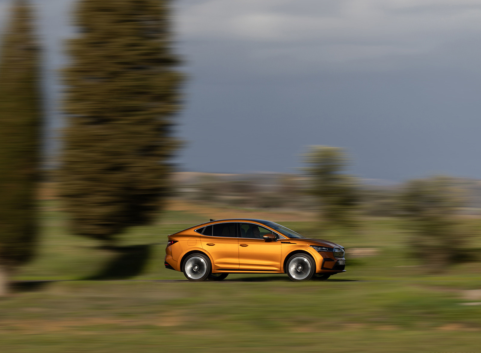 2022 Škoda ENYAQ Coupe iV (Color: Phoenix Orange) Side Wallpapers #101 of 173