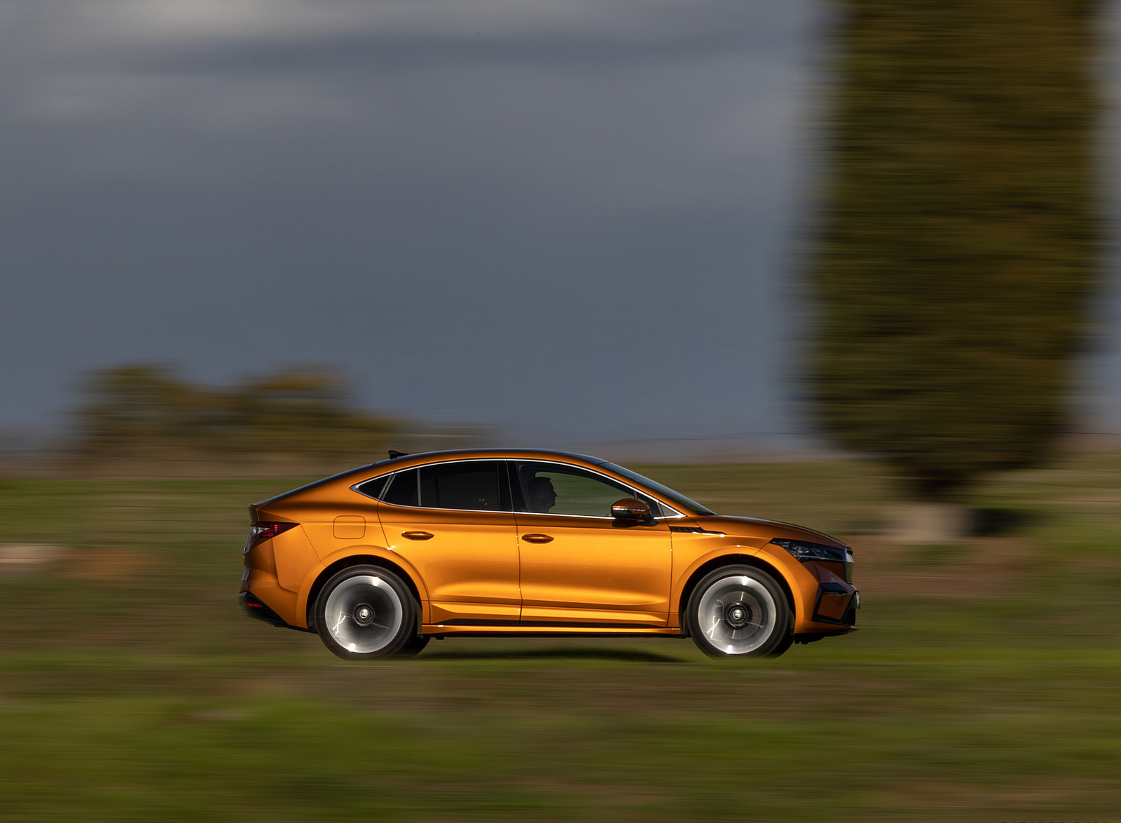 2022 Škoda ENYAQ Coupe iV (Color: Phoenix Orange) Side Wallpapers #100 of 173