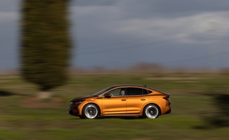 2022 Škoda ENYAQ Coupe iV (Color: Phoenix Orange) Side Wallpapers 450x275 (99)