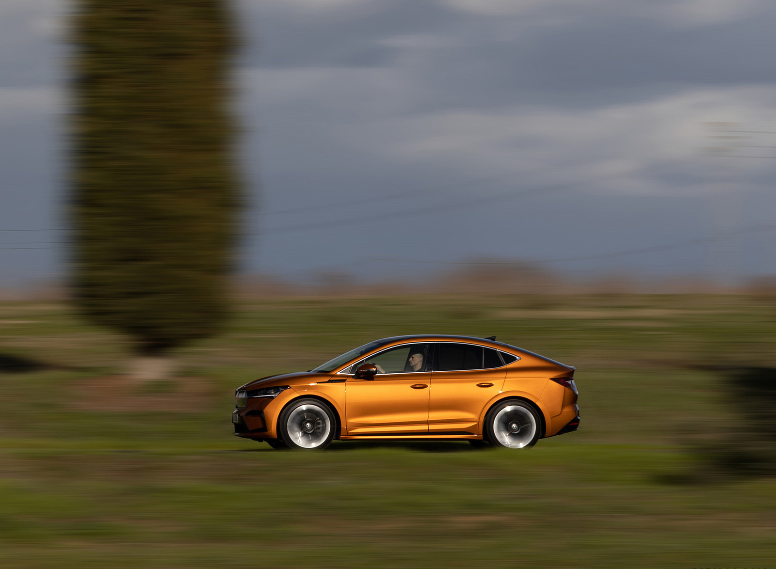 2022 Škoda ENYAQ Coupe iV (Color: Phoenix Orange) Side Wallpapers #99 of 173