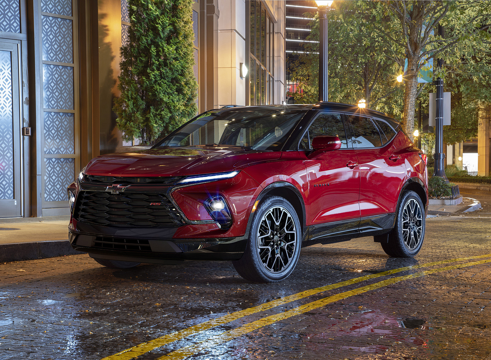 2023 Chevrolet Blazer RS Front Three-Quarter Wallpapers (2)