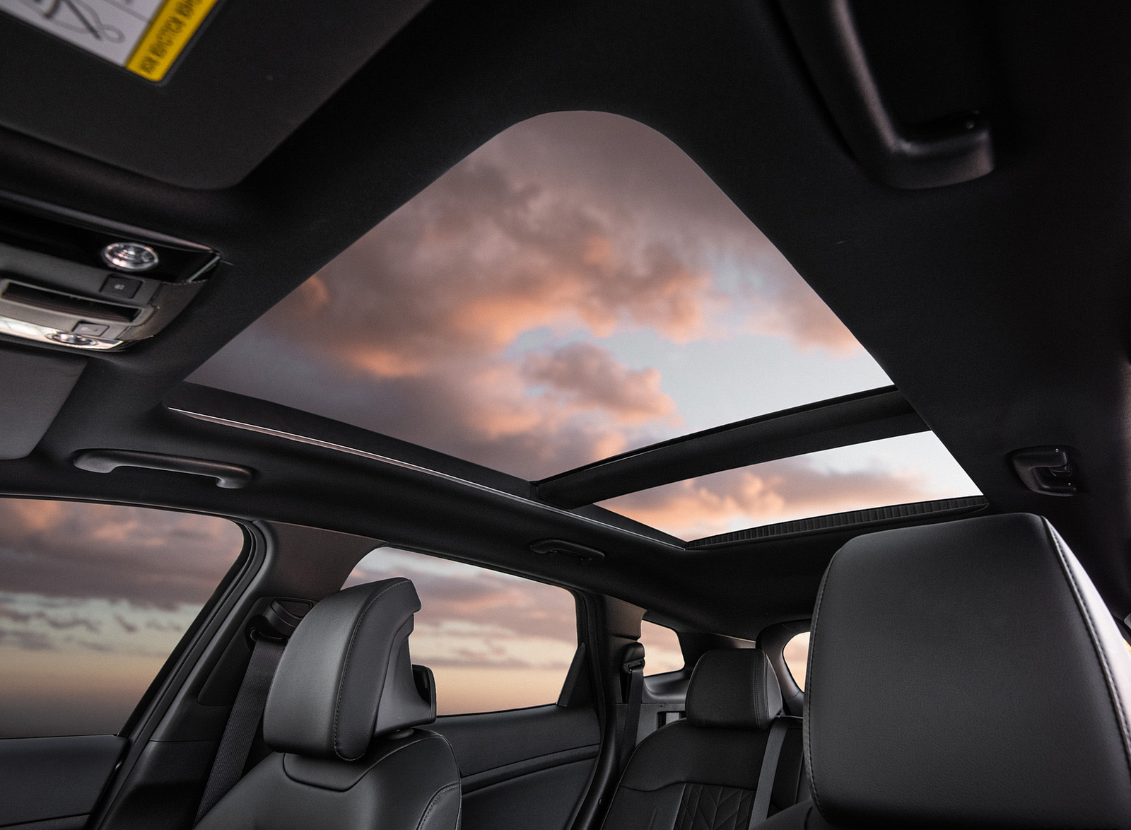 2023 Kia Sportage PHEV Panoramic Roof Wallpapers #30 of 37