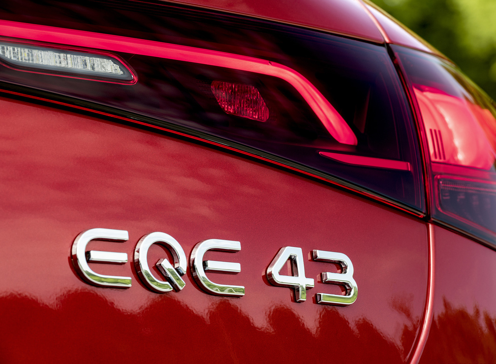 2023 Mercedes-AMG EQE 43 4MATIC (Color: MANUFAKTUR hyacinth red) Badge Wallpapers #33 of 241