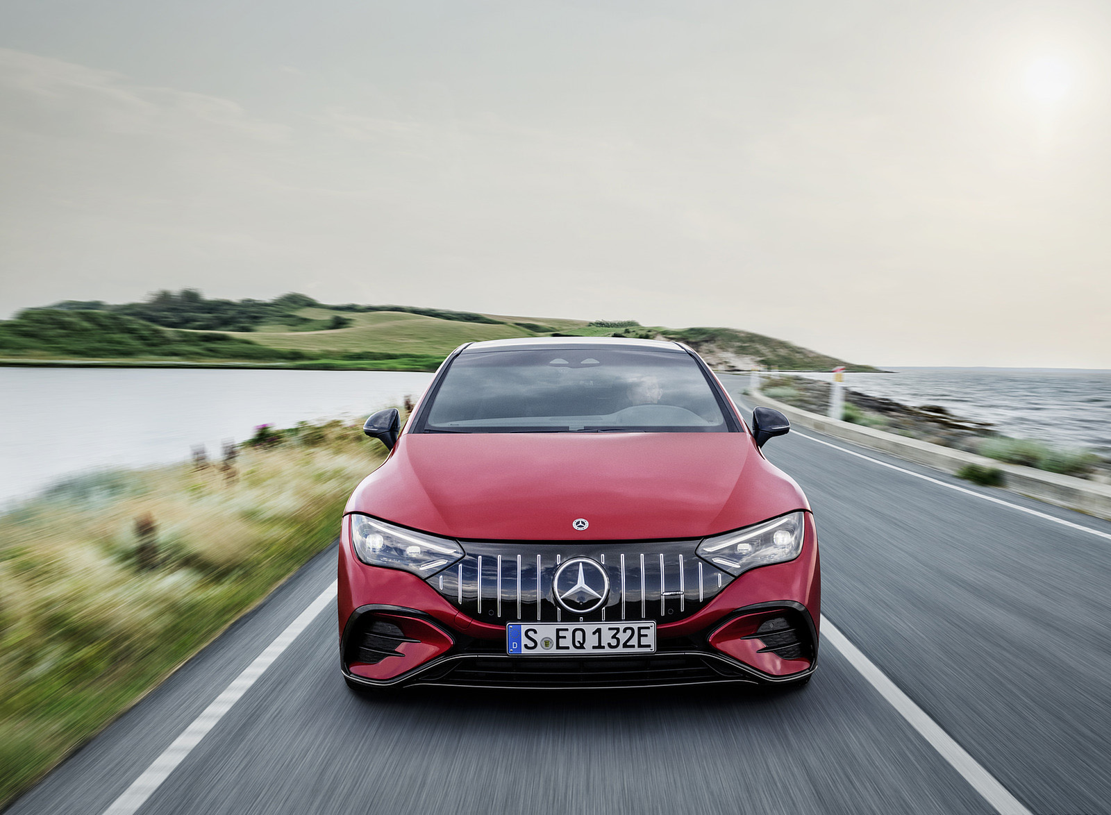 2023 Mercedes-AMG EQE 43 4MATIC (Color: MANUFAKTUR hyacinth red) Front Wallpapers #4 of 241