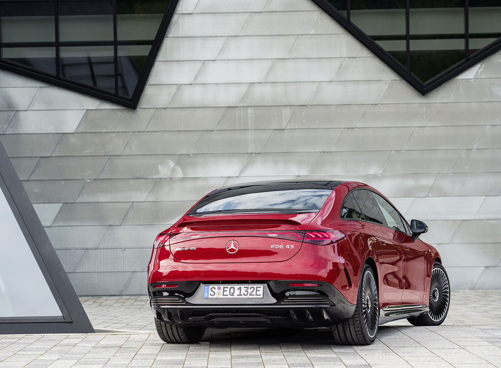 2023 Mercedes-AMG EQE 43 4MATIC (Color: MANUFAKTUR hyacinth red) Rear Three-Quarter Wallpapers  #21 of 241