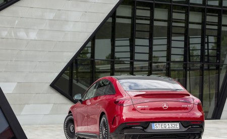 2023 Mercedes-AMG EQE 43 4MATIC (Color: MANUFAKTUR hyacinth red) Rear Three-Quarter Wallpapers 450x275 (22)