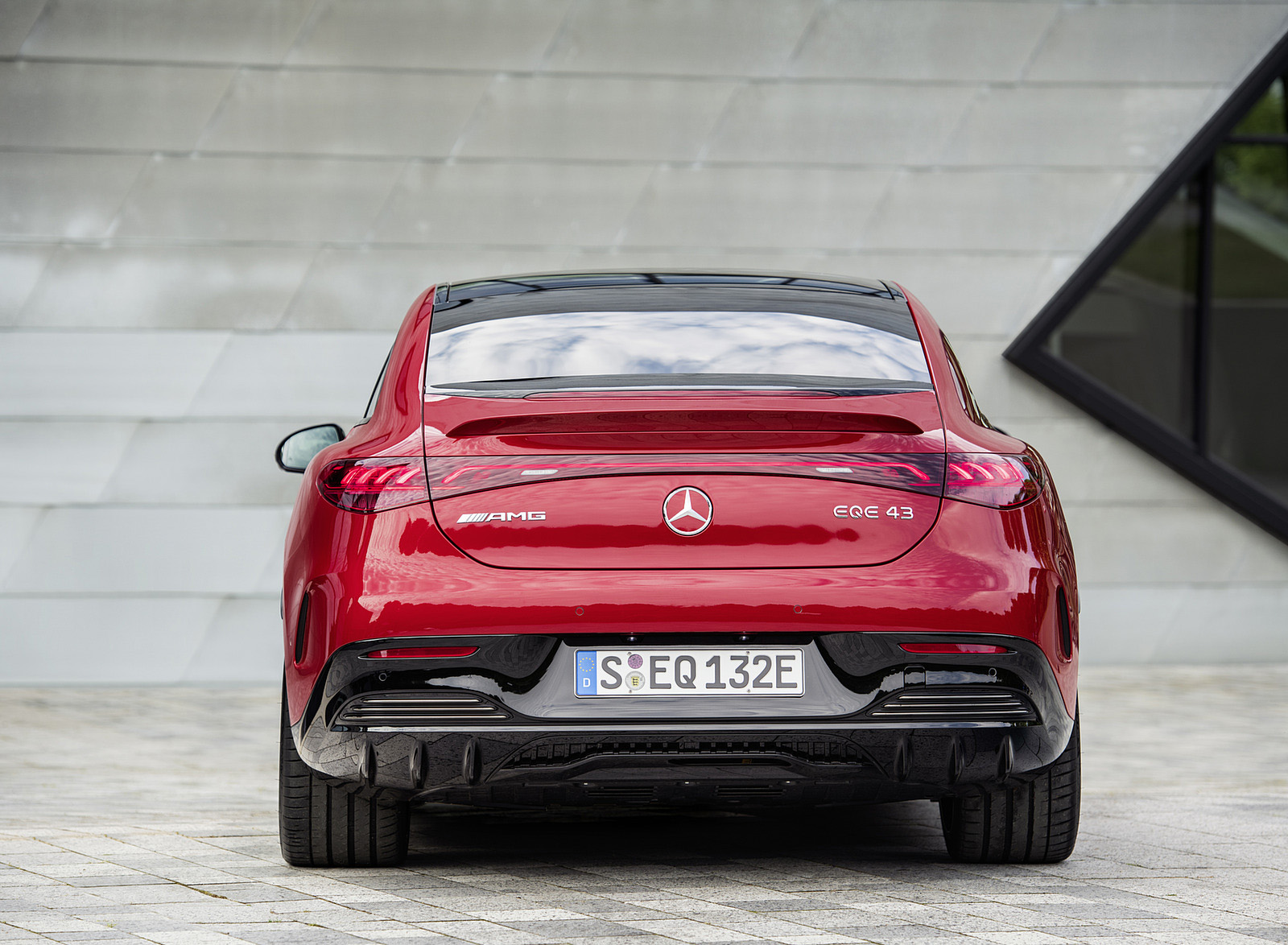 2023 Mercedes-AMG EQE 43 4MATIC (Color: MANUFAKTUR hyacinth red) Rear Wallpapers #23 of 241