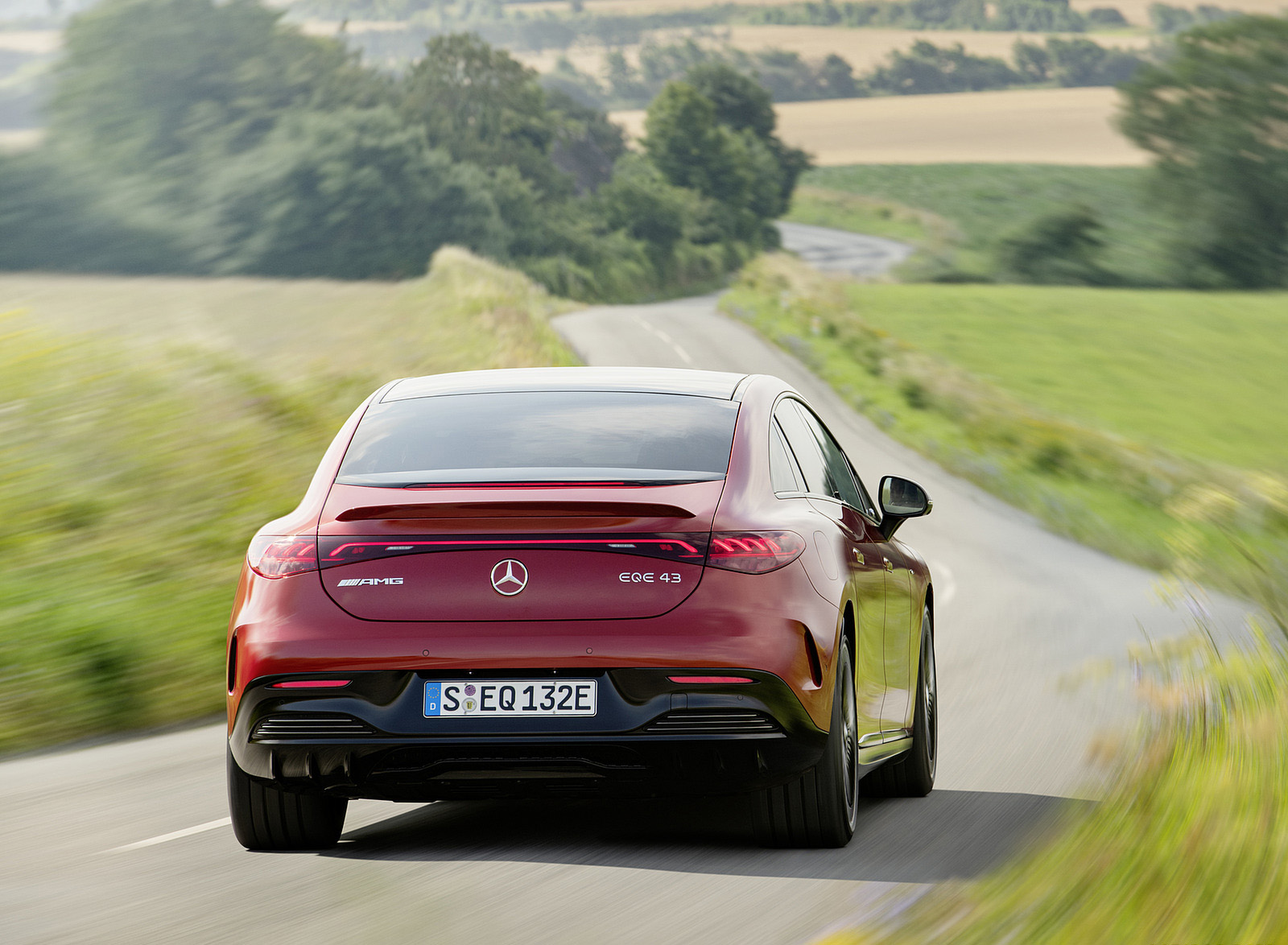 2023 Mercedes-AMG EQE 43 4MATIC (Color: MANUFAKTUR hyacinth red) Rear Wallpapers #11 of 241