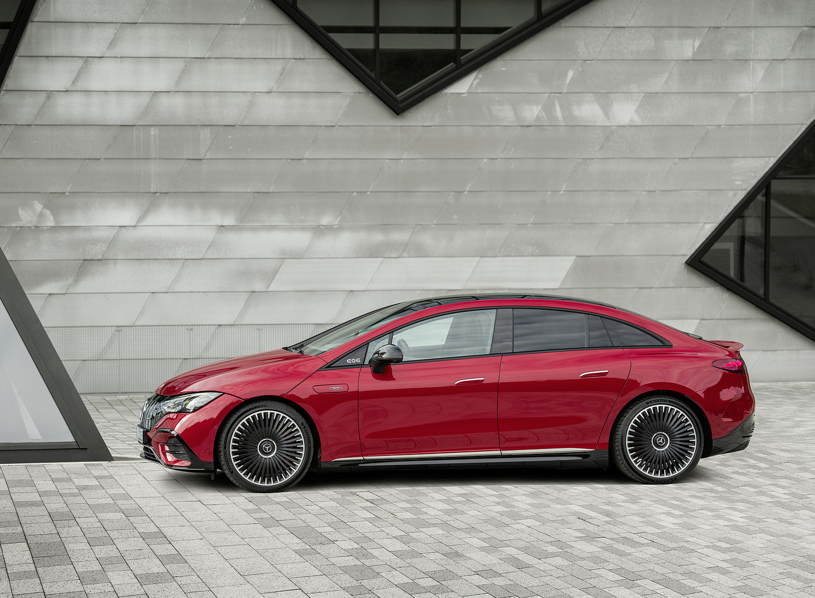 2023 Mercedes-AMG EQE 43 4MATIC (Color: MANUFAKTUR hyacinth red) Side Wallpapers #24 of 241