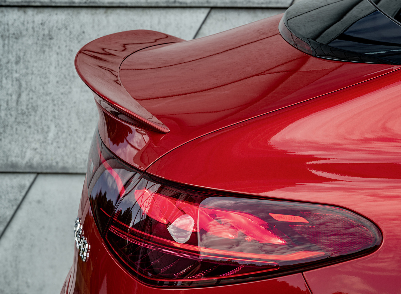 2023 Mercedes-AMG EQE 43 4MATIC (Color: MANUFAKTUR hyacinth red) Spoiler Wallpapers #31 of 241