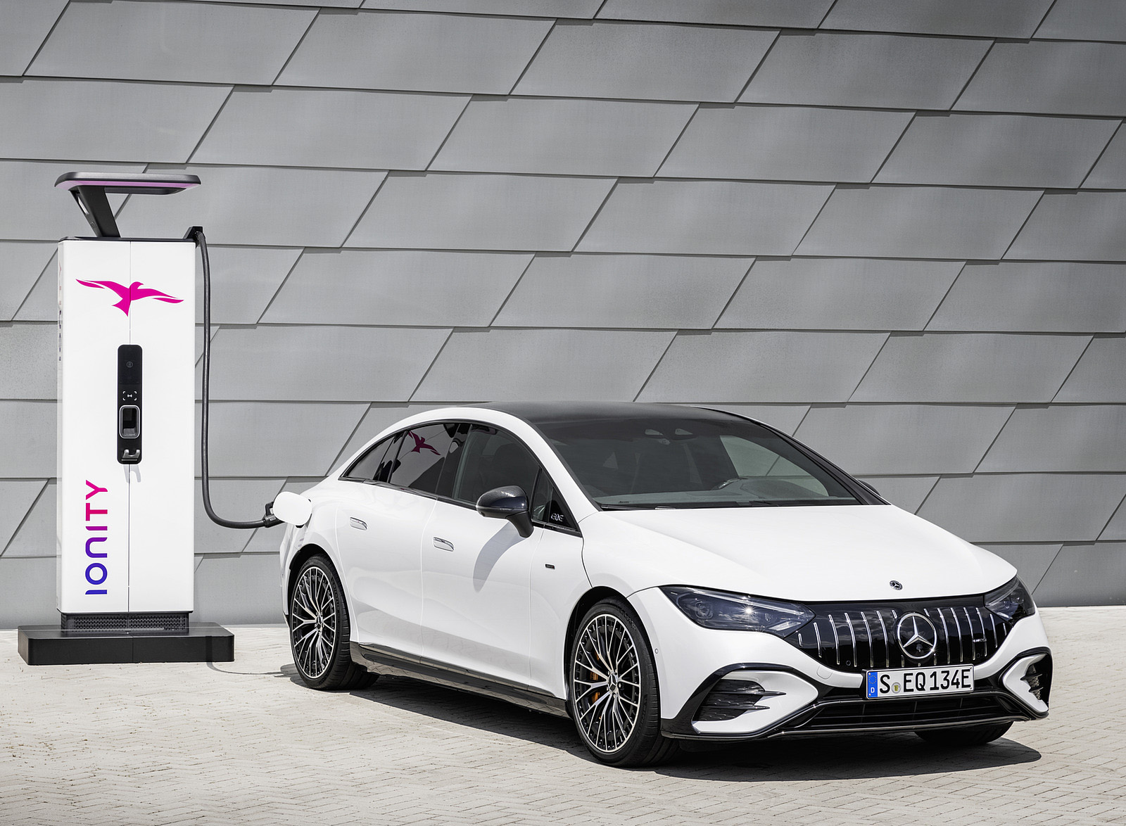 2023 Mercedes-AMG EQE 53 4MATIC+ (Color: Opalite White Bright) Charging Wallpapers #57 of 241