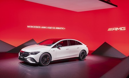2023 Mercedes-AMG EQE 53 4MATIC+ (Color: Opalite White Bright) Front Three-Quarter Wallpapers 450x275 (77)