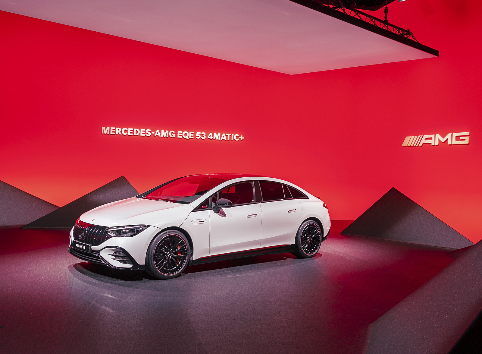2023 Mercedes-AMG EQE 53 4MATIC+ (Color: Opalite White Bright) Front Three-Quarter Wallpapers #77 of 241