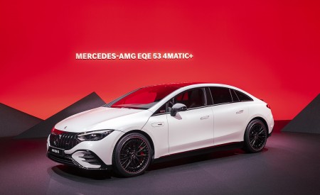 2023 Mercedes-AMG EQE 53 4MATIC+ (Color: Opalite White Bright) Front Three-Quarter Wallpapers 450x275 (76)