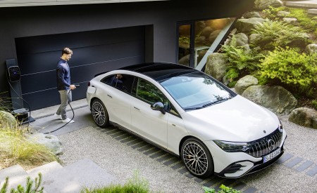 2023 Mercedes-AMG EQE 53 4MATIC+ (Color: Opalite White Bright) Front Three-Quarter Wallpapers 450x275 (51)