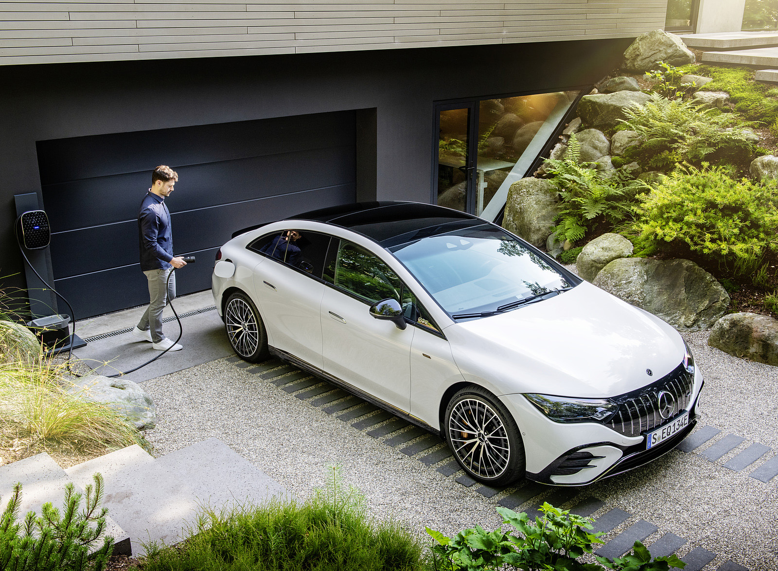 2023 Mercedes-AMG EQE 53 4MATIC+ (Color: Opalite White Bright) Front Three-Quarter Wallpapers #51 of 241