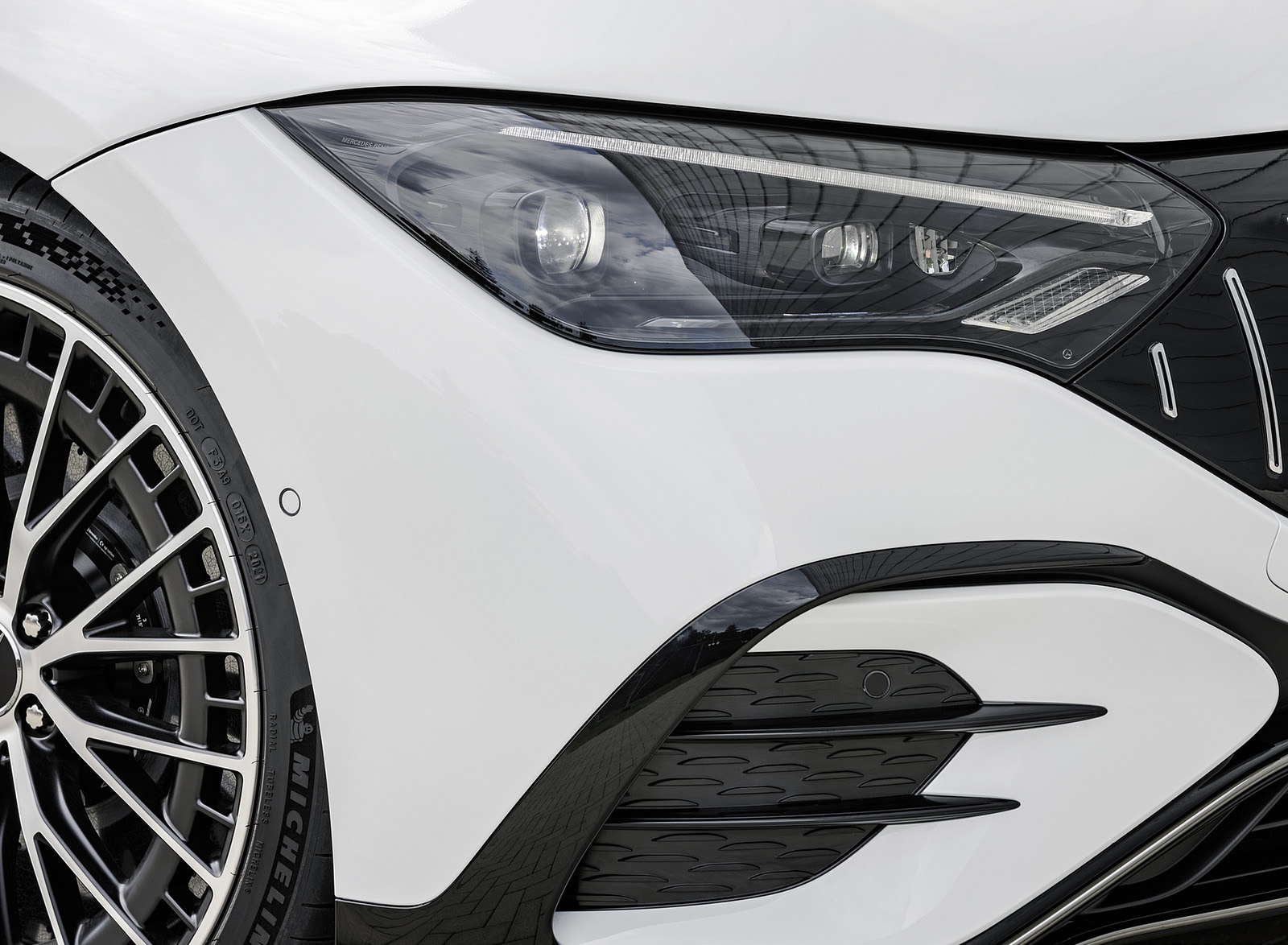 2023 Mercedes-AMG EQE 53 4MATIC+ (Color: Opalite White Bright) Headlight Wallpapers #64 of 241