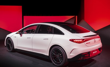 2023 Mercedes-AMG EQE 53 4MATIC+ (Color: Opalite White Bright) Rear Three-Quarter Wallpapers 450x275 (87)