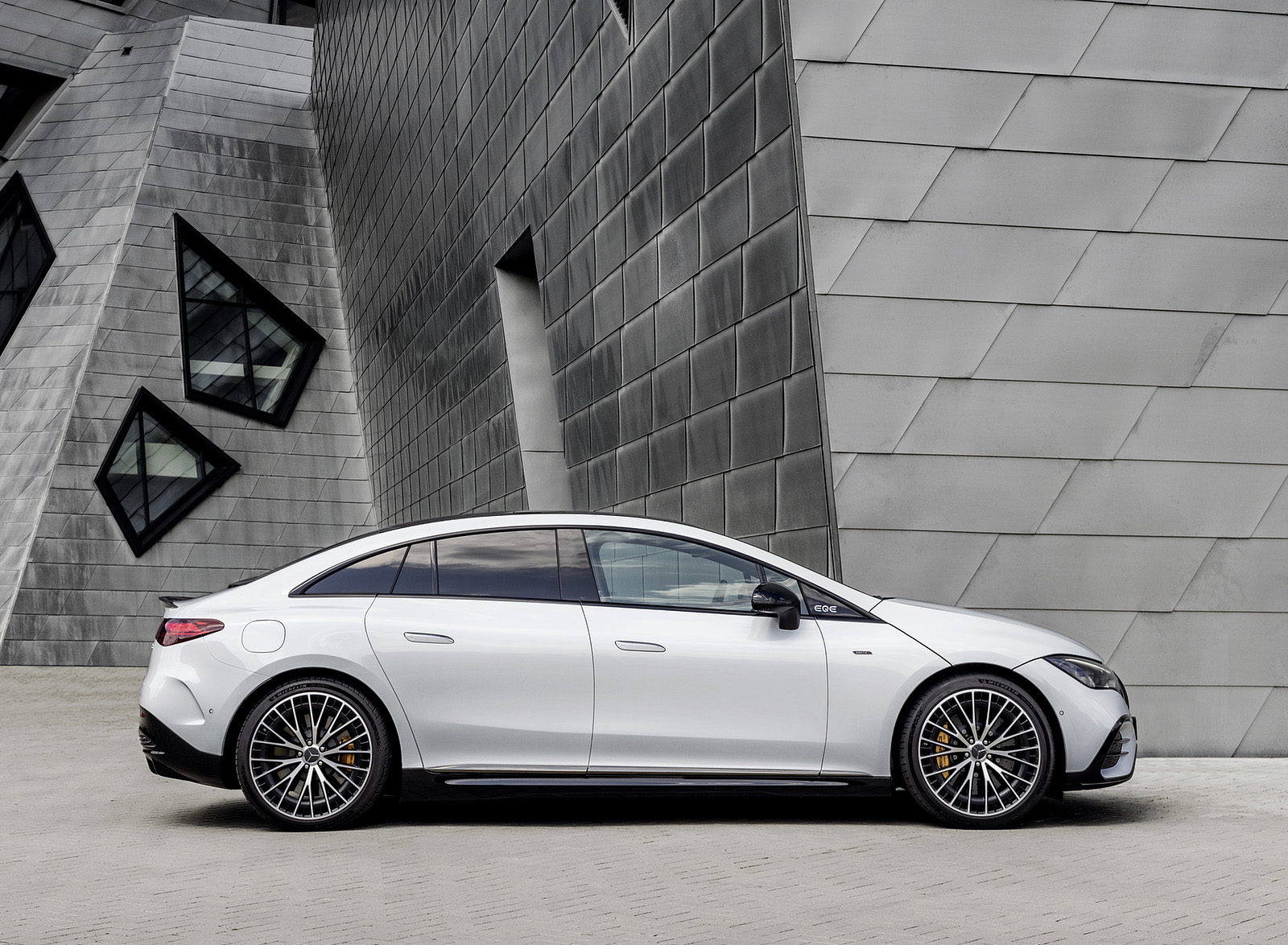 2023 Mercedes-AMG EQE 53 4MATIC+ (Color: Opalite White Bright) Side Wallpapers #63 of 241