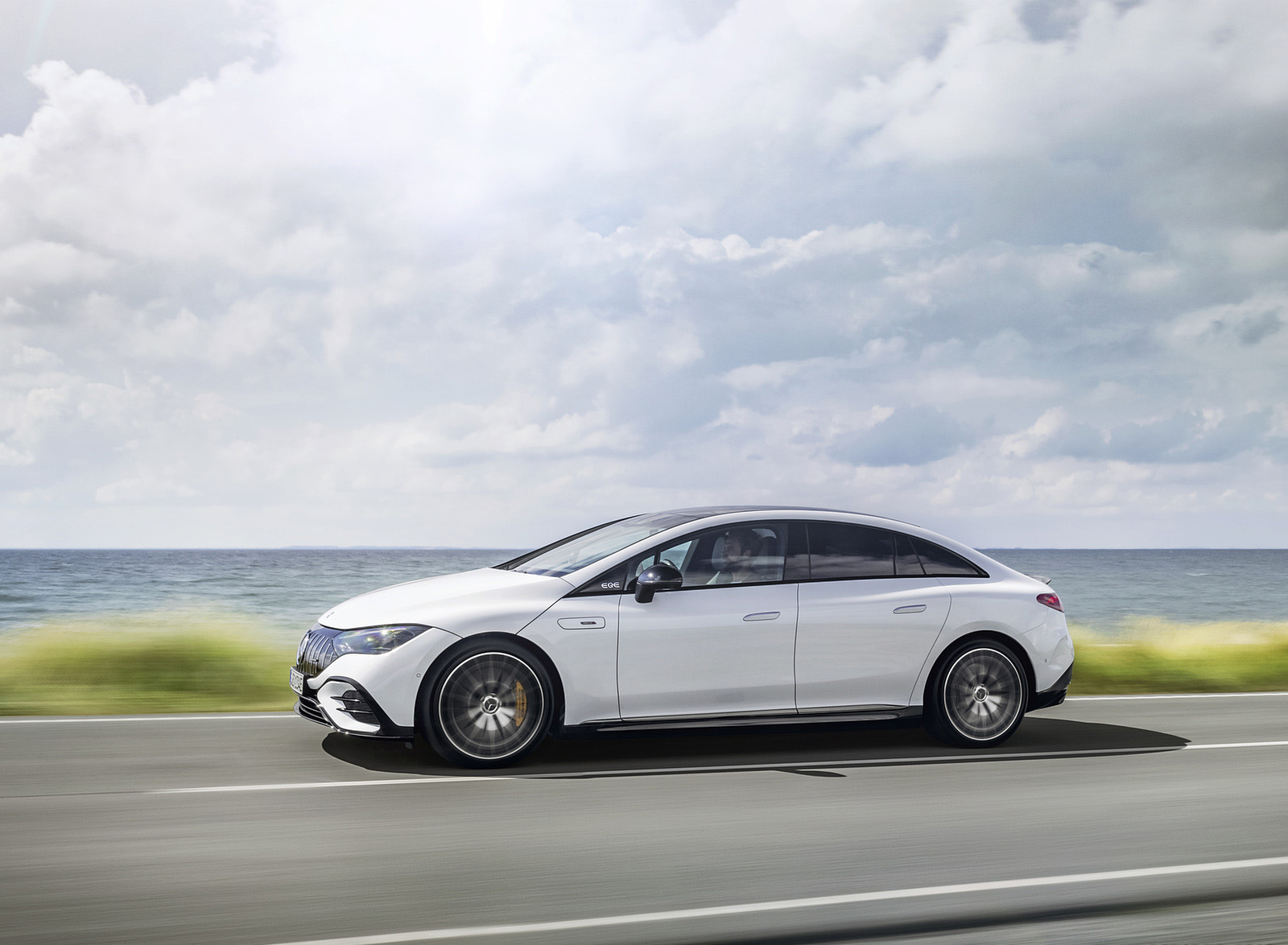 2023 Mercedes-AMG EQE 53 4MATIC+ (Color: Opalite White Bright) Side Wallpapers #42 of 241