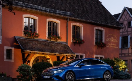 2023 Mercedes-AMG EQE 53 4MATIC+ (Color: Spectral Blue) Front Three-Quarter Wallpapers 450x275 (138)