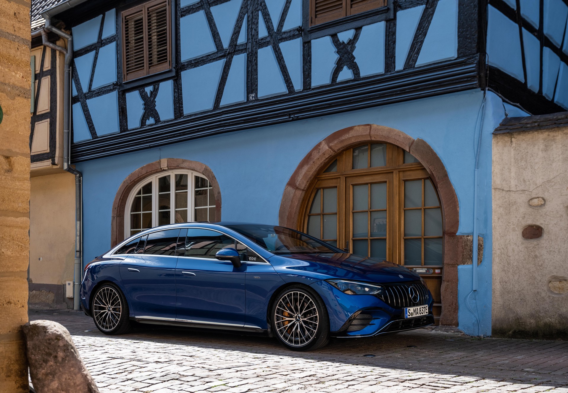 2023 Mercedes-AMG EQE 53 4MATIC+ (Color: Spectral Blue) Front Three-Quarter Wallpapers #120 of 241