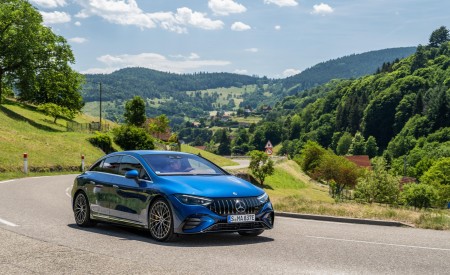 2023 Mercedes-AMG EQE 53 4MATIC+ (Color: Spectral Blue) Front Three-Quarter Wallpapers 450x275 (115)