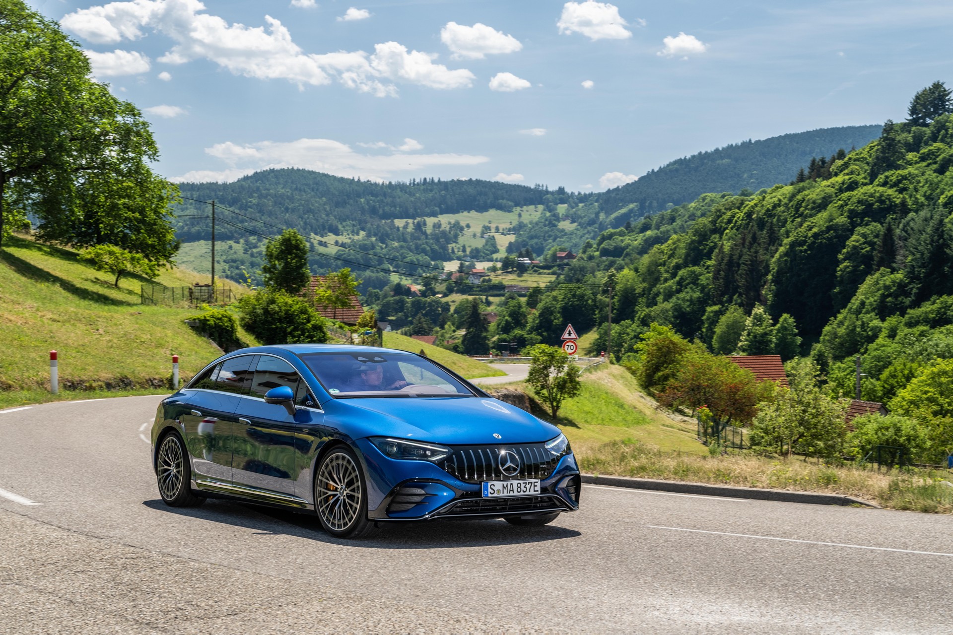 2023 Mercedes-AMG EQE 53 4MATIC+ (Color: Spectral Blue) Front Three-Quarter Wallpapers #115 of 241