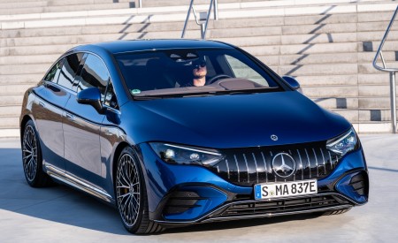 2023 Mercedes-AMG EQE 53 4MATIC+ (Color: Spectral Blue) Front Three-Quarter Wallpapers 450x275 (121)