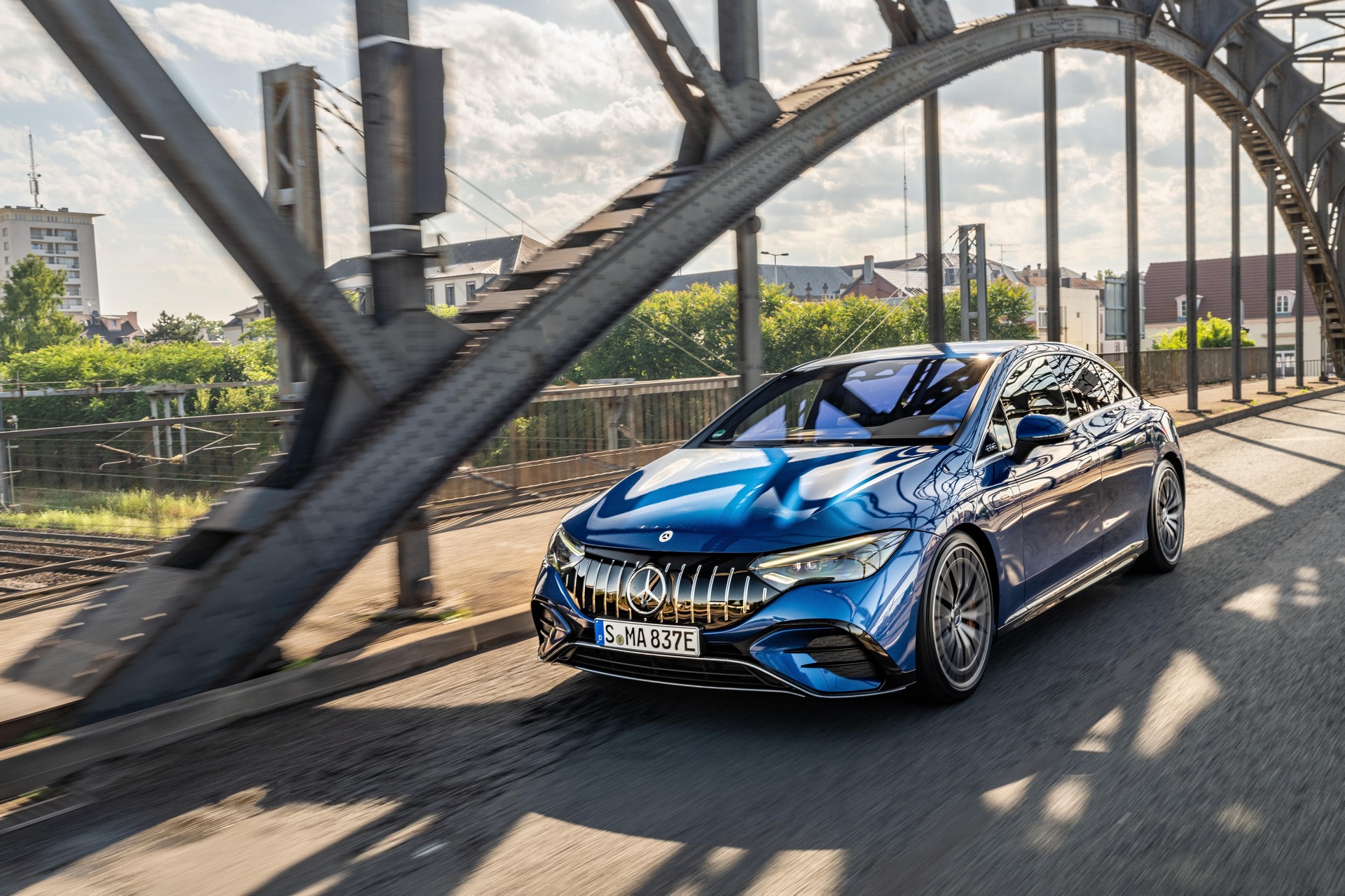 2023 Mercedes-AMG EQE 53 4MATIC+ (Color: Spectral Blue) Front Three-Quarter Wallpapers #118 of 241