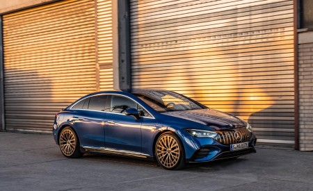 2023 Mercedes-AMG EQE 53 4MATIC+ (Color: Spectral Blue) Front Three-Quarter Wallpapers 450x275 (135)