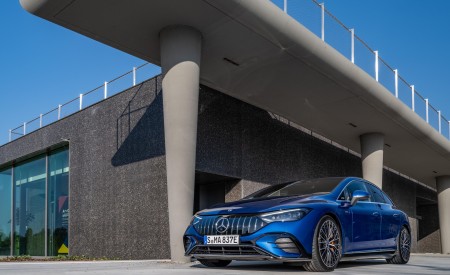 2023 Mercedes-AMG EQE 53 4MATIC+ (Color: Spectral Blue) Front Three-Quarter Wallpapers 450x275 (122)