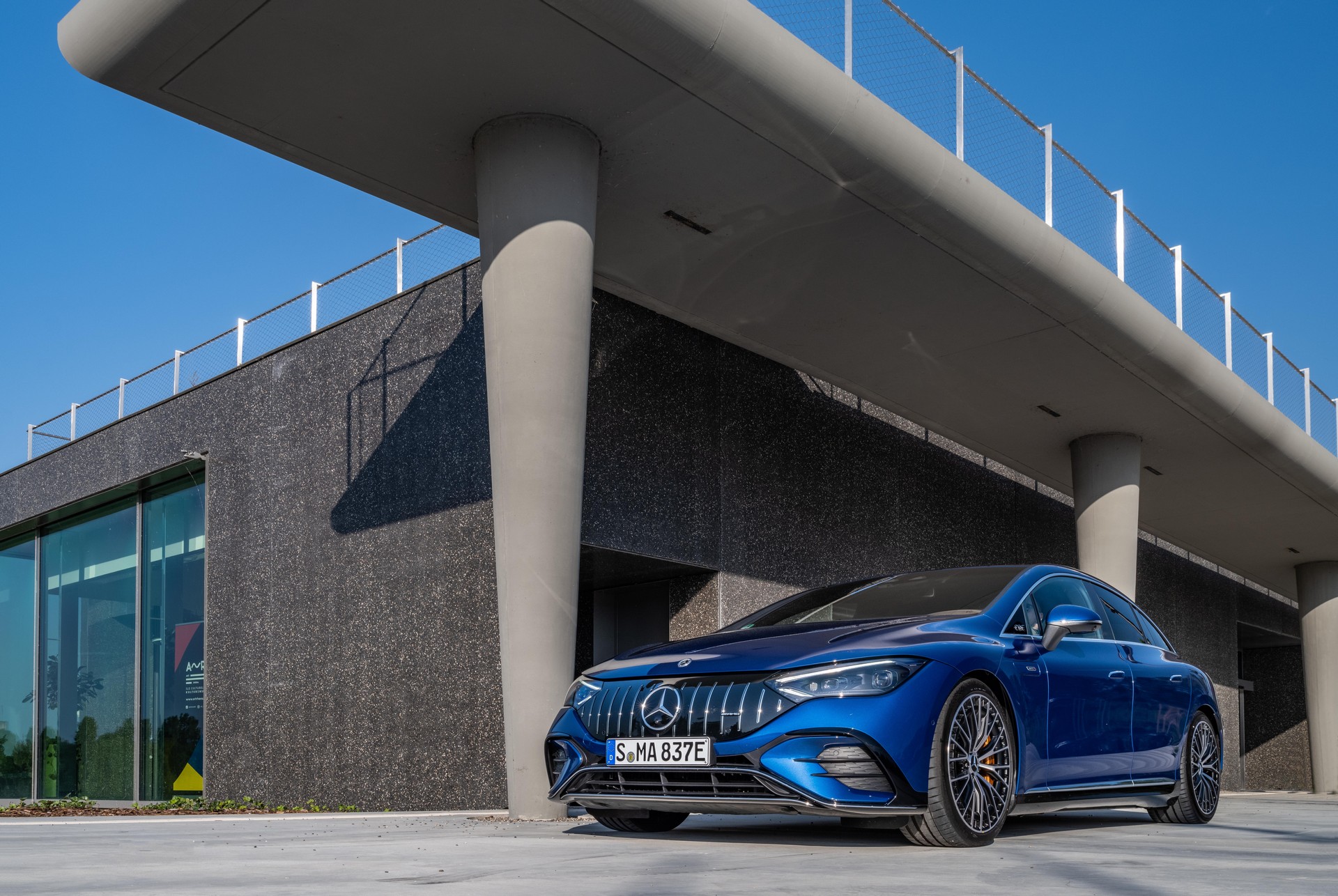 2023 Mercedes-AMG EQE 53 4MATIC+ (Color: Spectral Blue) Front Three-Quarter Wallpapers #122 of 241