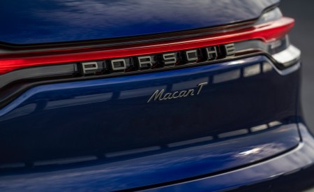 2023 Porsche Macan T (Color: Gentian Blue Metallic) Detail Wallpapers 450x275 (201)