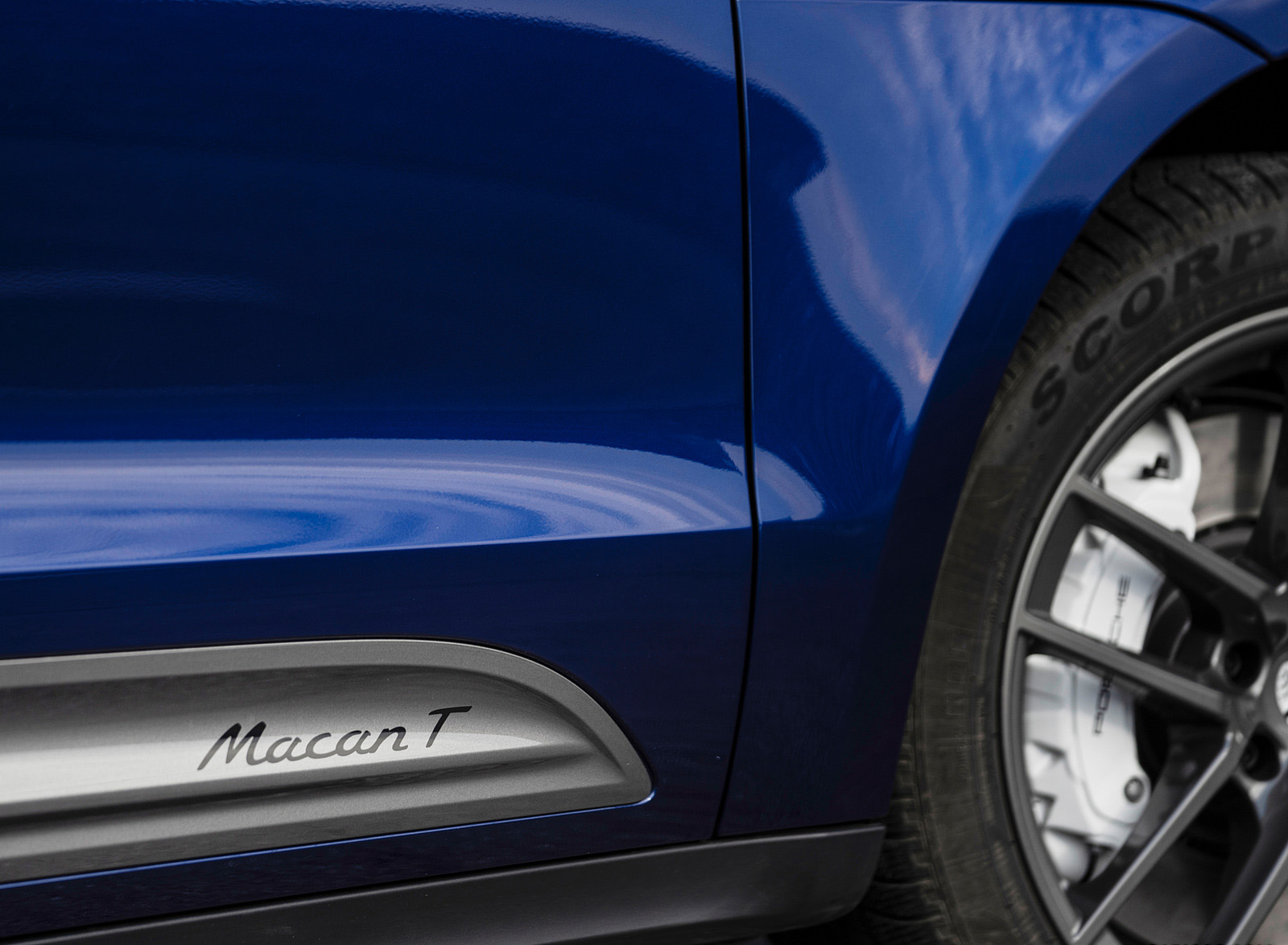 2023 Porsche Macan T (Color: Gentian Blue Metallic) Detail Wallpapers #202 of 225