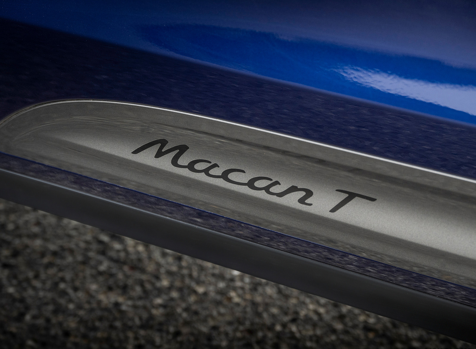 2023 Porsche Macan T (Color: Gentian Blue Metallic) Detail Wallpapers #203 of 225