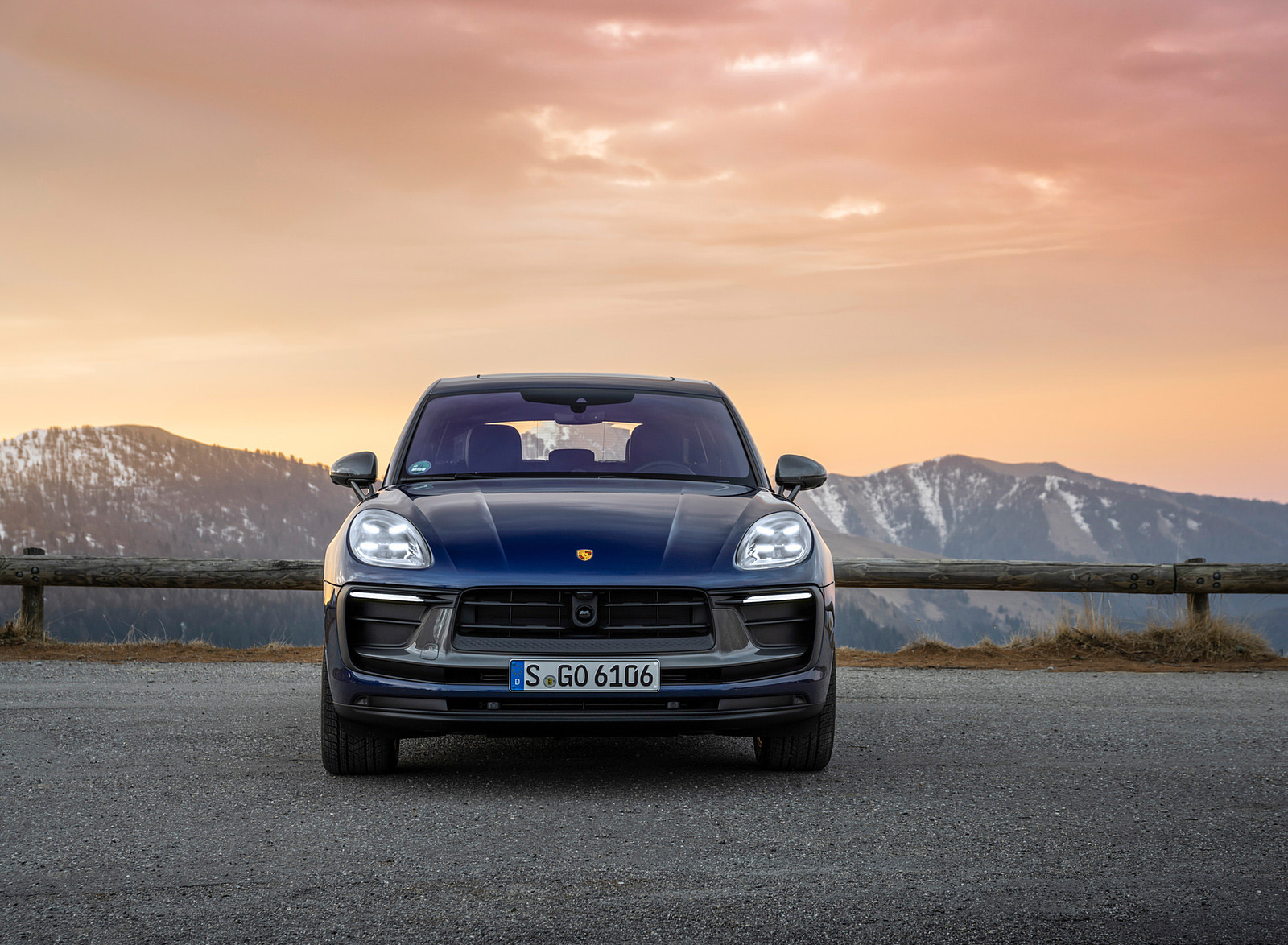 2023 Porsche Macan T (Color: Gentian Blue Metallic) Front Wallpapers #179 of 225