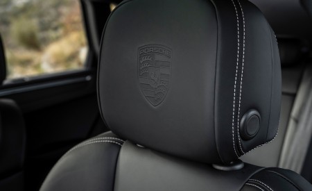 2023 Porsche Macan T (Color: Gentian Blue Metallic) Interior Front Seats Wallpapers 450x275 (212)