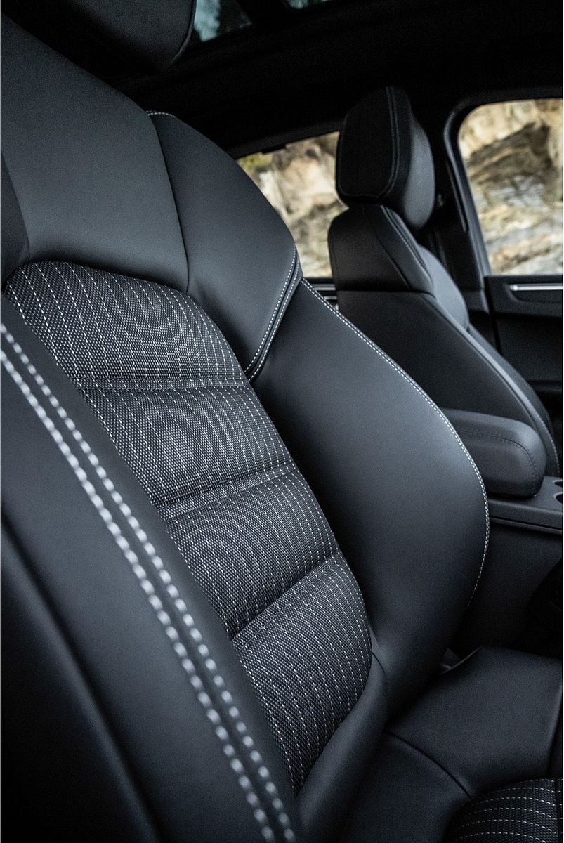 2023 Porsche Macan T (Color: Gentian Blue Metallic) Interior Front Seats Wallpapers #214 of 225