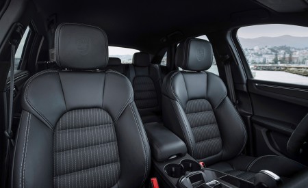 2023 Porsche Macan T (Color: Gentian Blue Metallic) Interior Front Seats Wallpapers 450x275 (215)