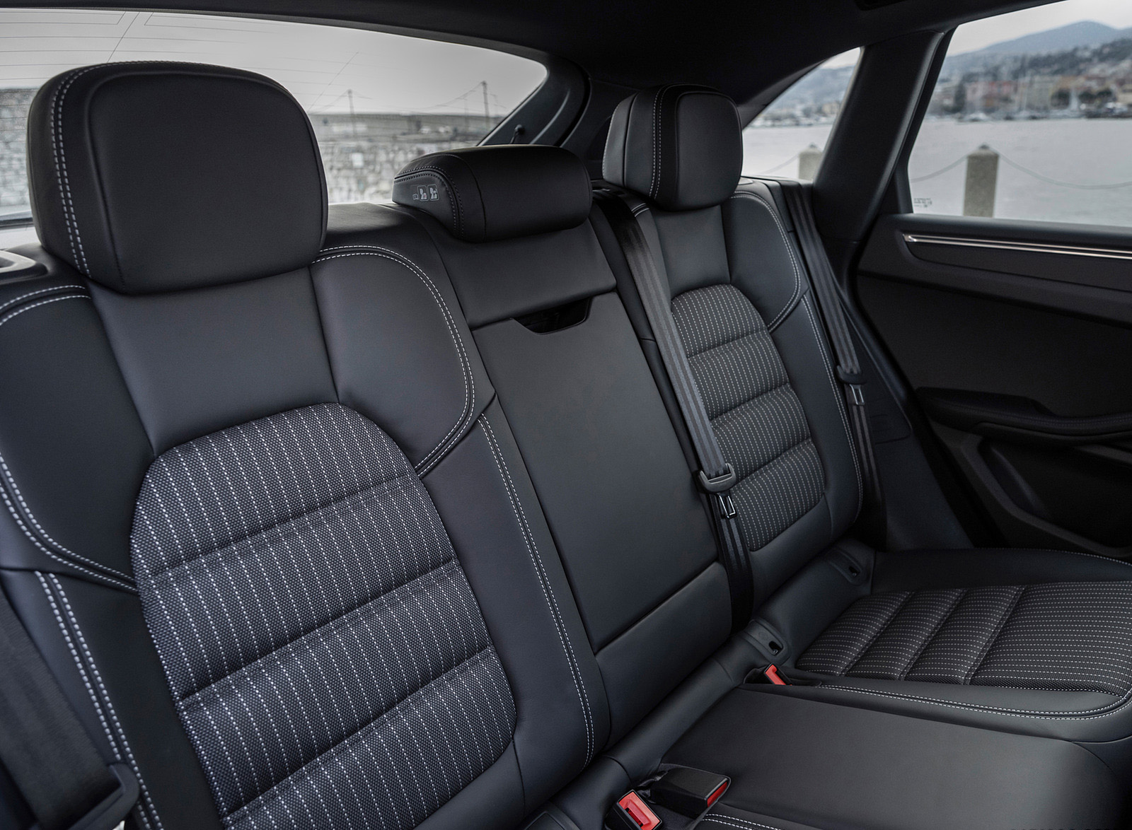 2023 Porsche Macan T (Color: Gentian Blue Metallic) Interior Rear Seats Wallpapers #218 of 225