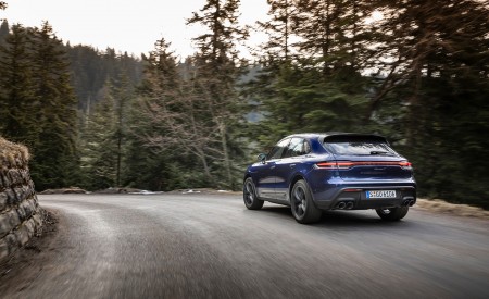 2023 Porsche Macan T (Color: Gentian Blue Metallic) Rear Three-Quarter Wallpapers 450x275 (174)