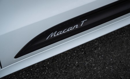 2023 Porsche Macan T (Color: Pure White) Detail Wallpapers 450x275 (64)