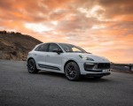 2023 Porsche Macan T (Color: Pure White) Front Three-Quarter Wallpapers 150x120 (43)