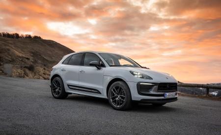 2023 Porsche Macan T (Color: Pure White) Front Three-Quarter Wallpapers 450x275 (43)