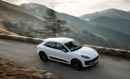 2023 Porsche Macan T (Color: Pure White) Front Three-Quarter Wallpapers 450x275 (33)