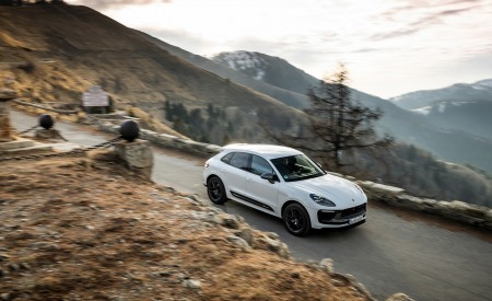 2023 Porsche Macan T (Color: Pure White) Front Three-Quarter Wallpapers 450x275 (34)