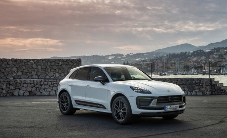 2023 Porsche Macan T (Color: Pure White) Front Three-Quarter Wallpapers 450x275 (50)