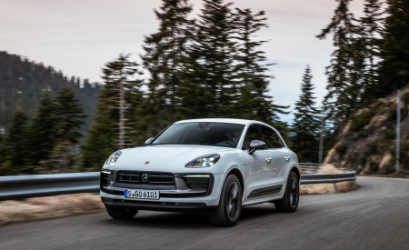 2023 Porsche Macan T (Color: Pure White) Front Three-Quarter Wallpapers 450x275 (18)