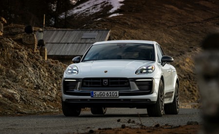 2023 Porsche Macan T (Color: Pure White) Front Wallpapers 450x275 (41)
